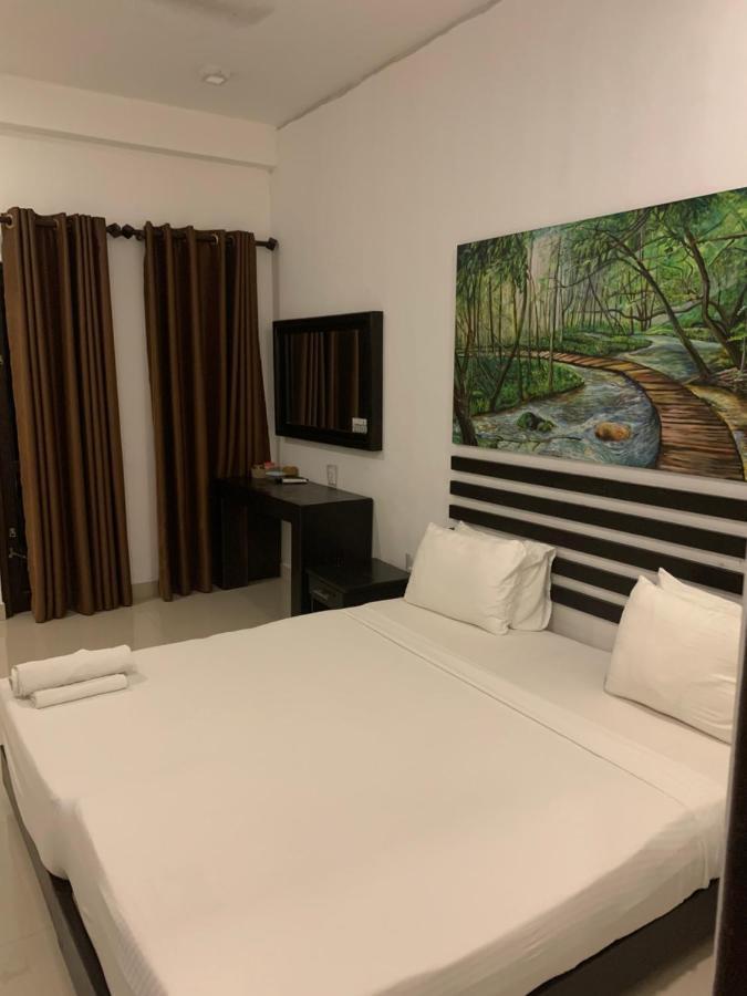 Sunrise Palace Negombo Exterior photo
