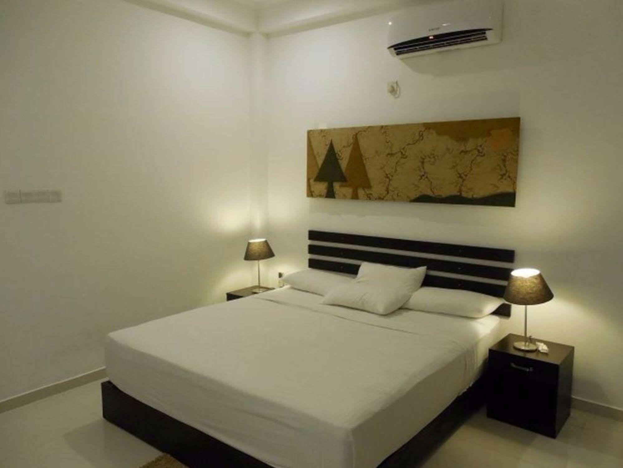 Sunrise Palace Negombo Exterior photo